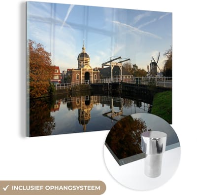 ® Glasschilderij 180x120 cm - Schilderij acrylglas - Poort - Water - Leiden - Foto op glas - Muurdecoratie woonkamer - Wanddecoratie slaapkamer - Schilderijen