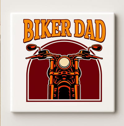 Biker Dad Keramische Wandtegel 15x15 cm – Retro Motorontwerp Cadeau voor Vaders, Mancave & Garage Decoratie