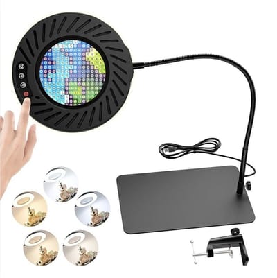 Mrs. Jones 10x Vergrootglas Bureaulamp met Licht en Standaard - 144 LED’s, 5 Kleurtemperaturen en 9 Helderheidsniveaus - Verstelbare Verlichting voor Diamantkunst, Knutselen, Hobby’s, Lezen en Accessoires