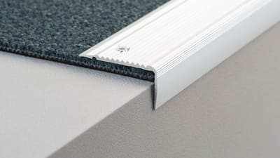 Aluminium trapprofiel geboord - trapneusprofiel - trapneus - 45mm x 2,70mtr