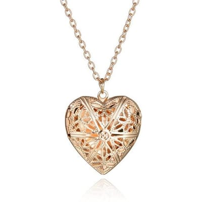 Mode Hartvormige Hanger Kettingen voor Vrouwen Uitgesneden Romantisch Fotolijstje Bedels Ketting Gouden Kleur Sieraden beige
