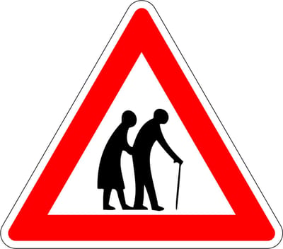 Pas op overstekende ouderen sticker 100 mm