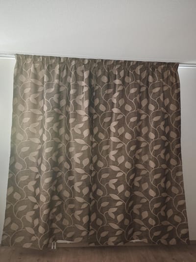 Kant En Klaar Gordijn - Met Plooiband - 140x240 cm - Bruin