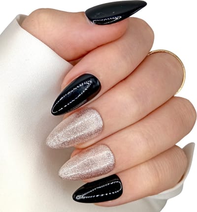 SD Press on Nails - B-173 - Plaknagels - Nagelset 20 Nagels - Zwart + Goud - Gellak - Nagellak - Kort Stiletto - Nepnagels met Lijm - Kunstnagels - Nail Art - Handmade - Valse nagels - Nagelvijl - Accessoires - Stiletto Nagels