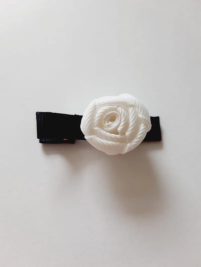 Le Sjalerie haaraccessoire haarspeld meisje blauw met wit bloem clip haarspeldje donkerblauw speldje 2 stuks