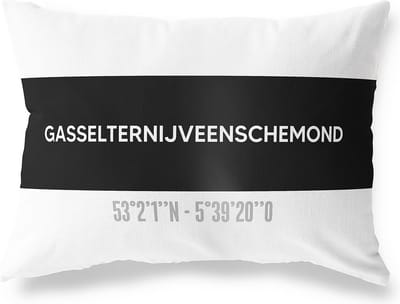 Tuinkussen GASSELTERNIJVEENSCHEMOND - DRENTHE met coördinaten - Buitenkussen - Bootkussen - Weerbestendig - Jouw Plaats - Studio216 - Modern - Zwart-Wit - 50x30cm