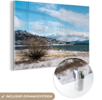 ® Glasschilderij 180x120 cm - Schilderij acrylglas - Besneeuwde oever in het Nationaal park Sierra de Guadarrama in Spanje - Foto op glas - Muurdecoratie woonkamer - Wanddecoratie slaapkamer - Schilderijen