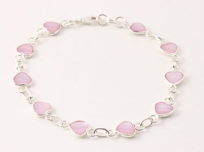Zilveren hartjes armband met roze parelmoer