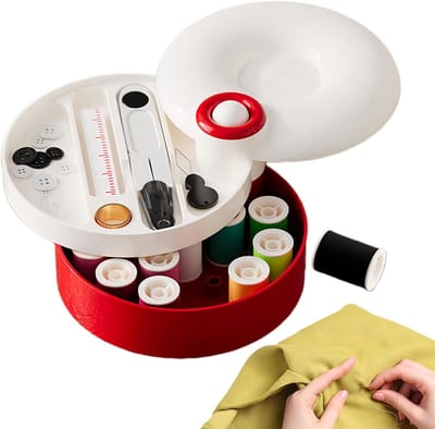 Reparatieset - Naaisetje - Kleding repareren - Draaibare magnetische behuizing - 13 x 12.8 x 7.5 cm - Rood Groen