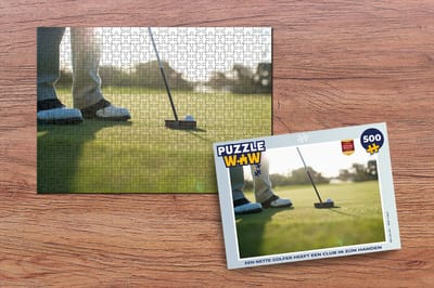 Puzzel Een nette golfer heeft een club in zijn handen - Legpuzzel - Puzzel 500 stukjes