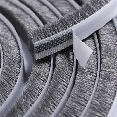 Simple Fix Tochtstrip - 750cm x 9mm x 9mm- Tochtstrips voor Deuren - Tochtborstel Tochtstopper - Tochtrol - Tochtband - Tochthond - Zelfklevend en Isolerend -