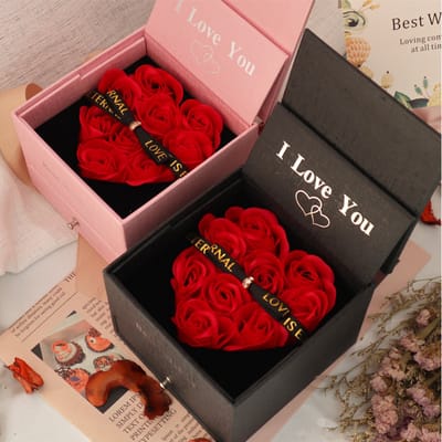Elegante Roze Geschenkdoos + Luxe Roosketting - I LOVE YOU bericht - Valentijn Cadeau - Ik Hou Van Je Geschenken - Trendy Kerstcadeau In Luxe Box met Roos - Verjaardag Geschenk - Romantisch Cadeau - Huwelijksaanzoek - Liefde - Persoonlijk cadeautje