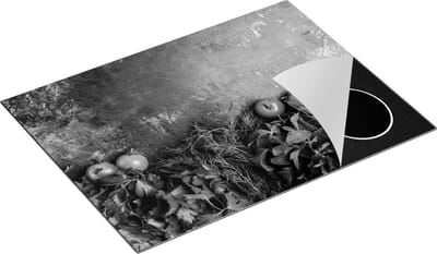 Chefcare Inductie Beschermer Groene Sla met Tomaten op Grijze Marmer - Zwart Wit - 70x50 cm - Afdekplaat Inductie - Kookplaat Beschermer - Inductie Mat