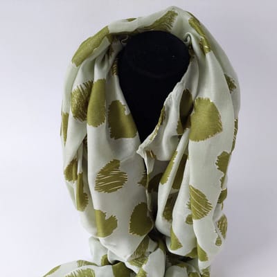 Hartjes motief Sjaal - groen - hartjes - kleine franjes - wit - vrolijke sjaal - viscose - katoen - grootste collectie sjaal in NL