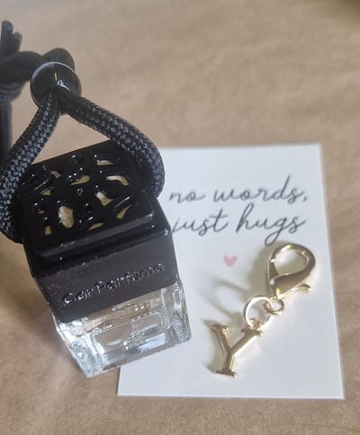 Autoparfum LUXOR by LETTER - Y - Pockethug - 8 ml - Auto parfum | Car perfume | Autogeur | Autogeurtje | Parfum auto | Auto luchtje | Autoparfum houder | Autogeurtje | Autogeur | Car Perfume | Luchtverfrisser | Moederdag | Vaderdag | Vaderdag cadeau