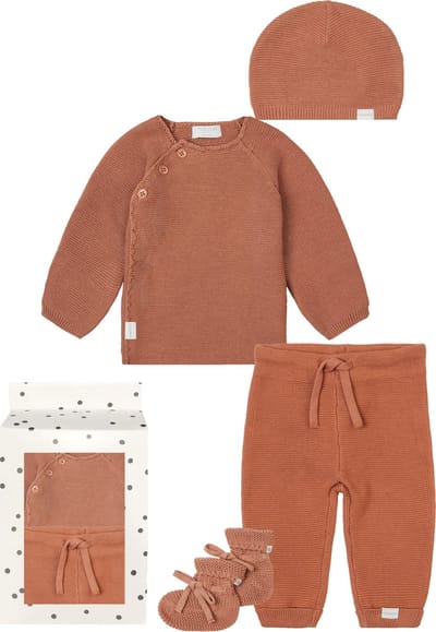 Noppies - Geschenkverpakking met kledingset - Café au lait - 4delig - Broek Grover - trui Pino - Muts Rosita - Slofjes Nelson - Maat 62