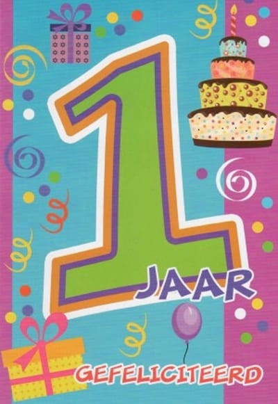 1 jaar van harte gefeliciteerd! Een kleurrijke kaart met cadeautjes, ballonnen, slingers en een taart. Een leuke kaart om zo te geven of om bij een cadeau te voegen. Een dubbele wenskaart inclusief envelop en in folie verpakt.