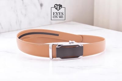 Lichtbruine lederen riem zonder gaatjes met automatische gesp voor heren ( model A015 )
