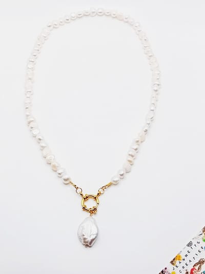 Jeannette-Creatief® - Parelketting - Zoetwaterparels - Parelketting Zoetwaterparels Nugget Wit Goud RVS Boeislot Bedel Barokparel - Zoetwaterparels Nugget - Zoetwaterparelketting - Barokparels - Ketting - Parelketting met Bedel - Moederdag