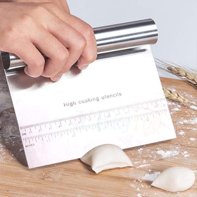 Dailygoods- Deegschraper Professioneel - Deegsnijder - Keukenschraper - Deegspatel - Snijgereedschap - Ergonomisch 15 x 12 cm