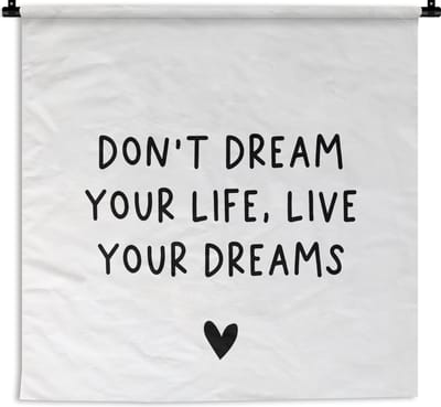 Wandkleed - Wanddoek - Engelse quote "Don't dream your life, live your dreams" met een hartje tegen een witte achtergrond - 90x90 cm - Wandtapijt