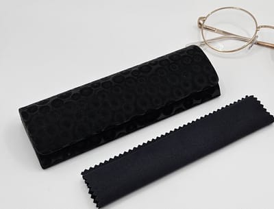 Compacte designer brillenkoker van luxe kunstleer van hoge kwaliteit / zwarte brillendoos / klein etui voor leesbril / brillenkoker en microvezeldoekje/ geweldig cadeau / merveilleux cadeau / boîte / Aland optiek / OB09.40.08 / brillenetui / etui