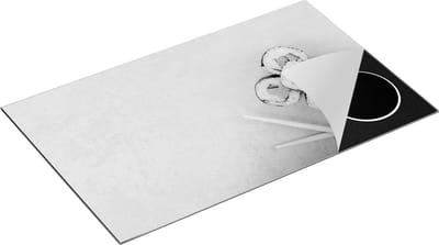 Chefcare Inductie Beschermer Sushi met Stokjes op een Grijze Achtergrond - Zwart Wit - 85x52 cm - Afdekplaat Inductie - Kookplaat Beschermer - Inductie Mat
