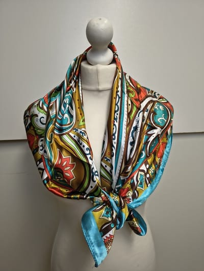 Vierkante dames sjaal Peggy-gebloemd motief-turquoise blauw wit bruin rood groen zwart teal okergeel-90x90