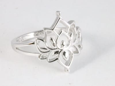 Opengewerkte zilveren lotus bloem ring - maat 16.5