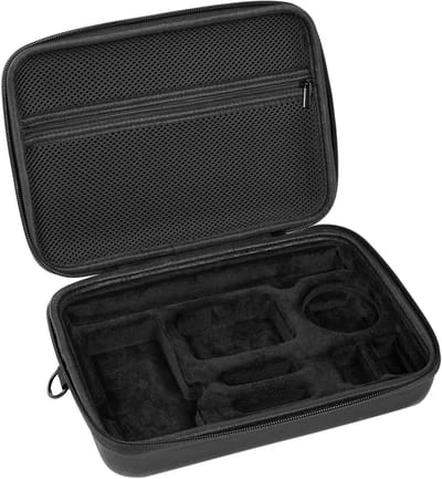Grote waterdichte cameratas voor actiecamera's, geschikt voor DJI Osmo Action 5, met afneembare schouderband en camouflage opslagaccessoires.
