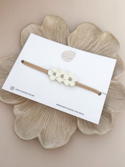 Haarband Blossom - Wit - Elastische Newborn Haarbanden - Haarbandjes voor Baby & Newborn - Kraamcadeau - Haarbandje voor Meisjes & Kinderen - Babyshower Cadeau