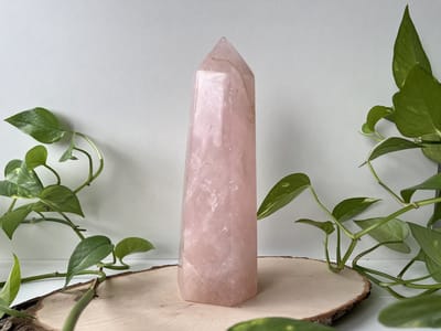 Edelsteen Obelisk Punt Rozenkwarts 21 cm
