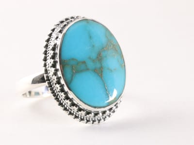 Zware bewerkte zilveren ring met blauwe koperturkoois - maat 18