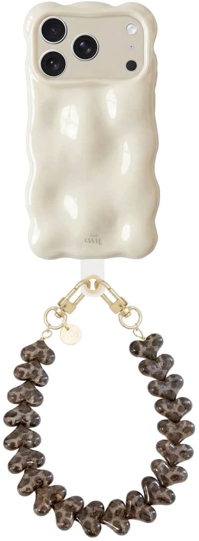 xoxo Wildhearts Bubbly case Cloud Dancer - Funky Hearts (Leopard) - geschikt voor iPhone 17 Pro - Hoesje met telefoonkoord - golvend hoesje met hartjesketting - Telefoonhoesje met afneembaar koord - schokbestendig - Beige / Luipaardprint