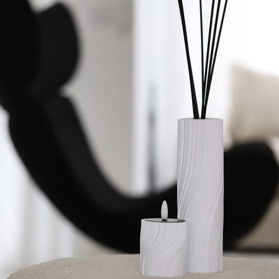 Giftset Geurstokjes Infinity Wit – Geurstokjeshouder & LED Kaars, Geur Cozy Plaid, Luxe Huisparfum & Perfect Cadeau