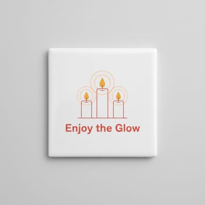 Enjoy the Glow Tegel 15×15 cm – Gezellige Kaarslicht Quote Keramische Wandtegel – Warm Scandinavisch Home Decor Cadeau