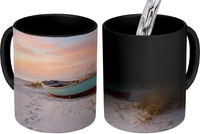 Magische Mok - Foto op Warmte Mokken - Koffiemok - Rustiek - Roeiboot - Zandstrand - Magic Mok - Beker - 350 ML - Theemok