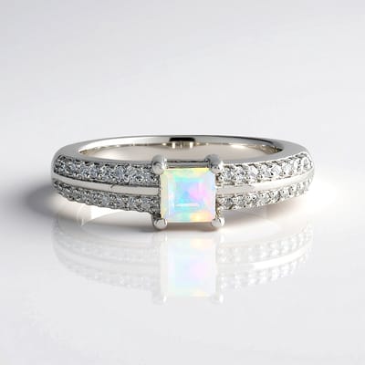 Cavill - Zilveren Ring met Welo Opaal 0,195 ct en Pavé Zirkonia's 0,239 ct - 925 Sterling Zilver Geplatineerd - Elegante Damesring 22x20 mm