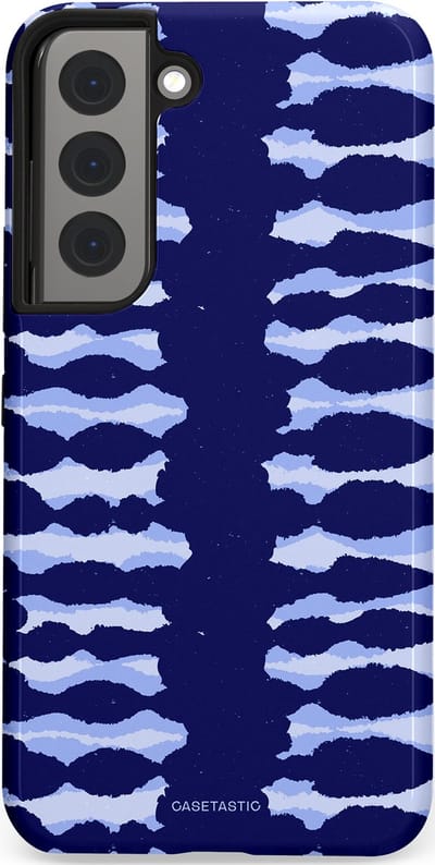 Casetastic Hoesje Geschikt voor Samsung S22 - Stijlvolle Beschermende Duo-layer Case - Golven in blauw