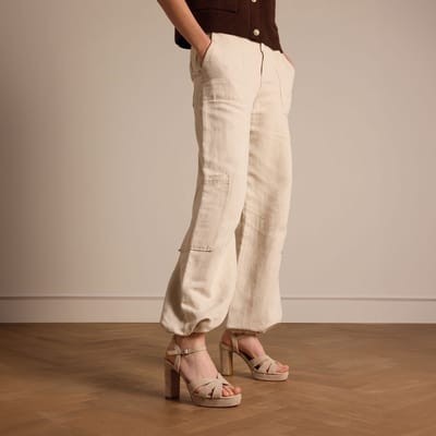 Manfield - Dames - Beige suède sandalen met hak - Maat 36