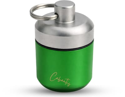 Cabantis® Bulky Mini Pillendoos Sleutelhanger – Aluminium Medicijnhouder – Reispillendoosje – Makkelijk Schoon te Maken – Draagbaar & Lucht- en Waterdicht – Groen & Zilver