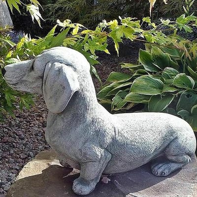 Realistische Hondenstandbeelden voor Buiten, Decoratieve Beelden van Teckel en Franse Bulldog, Perfect voor Dierenliefhebbers en Tuinornamenten