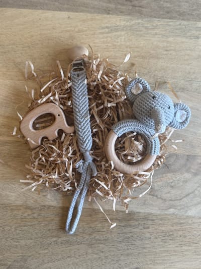 Baby cadeau set olifant - speenkoord - rammelaar- bijtspeelgoed - babyshower - zwanger - feest