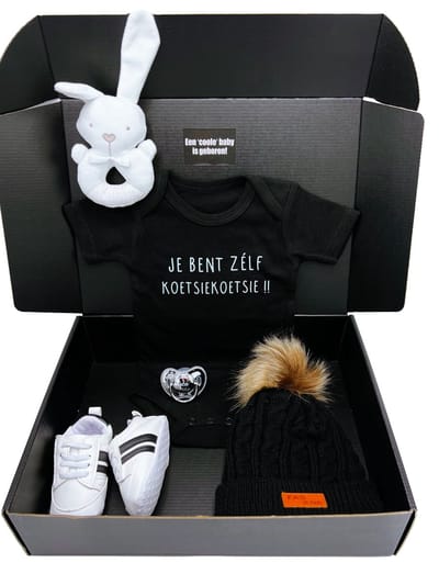 Kraamcadeau Koetsiekoetsie - romper - babysneakers - rammelaar - 2 maten - speen - mutsje - rechtstreeks versturen als cadeau mogelijk
