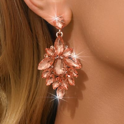 Design de fleur diamant géométrique avec des boucles d'oreilles multi-super scintillantes à porter brown