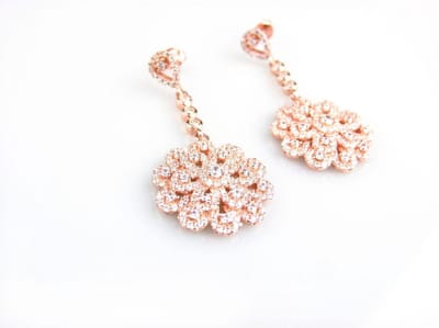 Model Brilliant zilveren oorringen roos goud verguld gezet met cubic zirconia