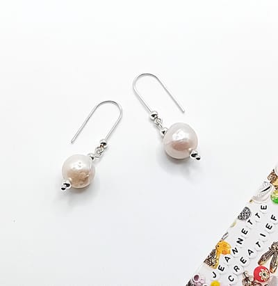 Jeannette-Creatief® - Zilver - Zilver en Parels - Oorhangers - Oorbellen - Oorbellen met Parels - Zilveren Oorbellen - Grillige Parels - Barokparels - Zoetwaterparels - 925 Sterling Zilver - Parel Oorbellen - Pareloorbellen - Valentijn - Moederdag