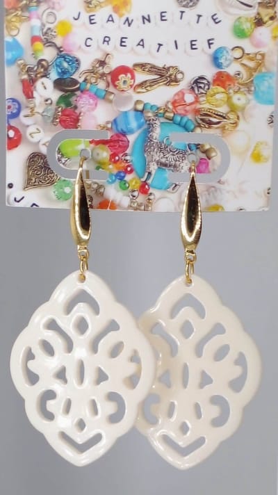Jeannette-Creatief® - Resin - Barok Ruit Gebroken Wit - Off White - Ivoorwit - Ivory - Ivoor - Ecru - Offwhite Oorbellen - Gebroken wit - Goud - Oorbellen – Oorhangers - Oorbellen dames - Oorhaakjes