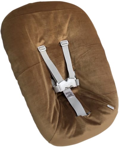 #33 Newborn hoes, Camel velours, Stokke Tripp Trapp. Ook geschikt voor Kidsmill Up.
