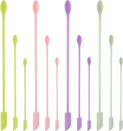 12st Spatel Siliconen Mini Kleine Lepels voor Potten 3 Maten Mini-Siliconen Lepel en Spatelset Dun Kleine Make-Up Spatelschraper voor Keuken Smalle Fles Cosmetica (4 Kleuren)